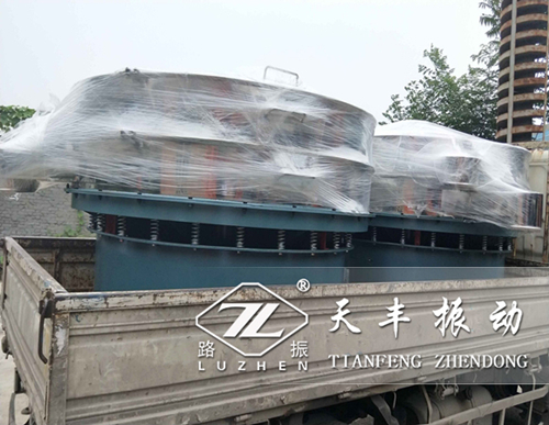 寧夏TS2000振動篩已發(fā)貨,丁經(jīng)理請注意查收！